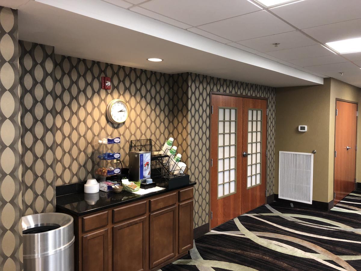 Countryview Inn & Suites Robinson 외부 사진
