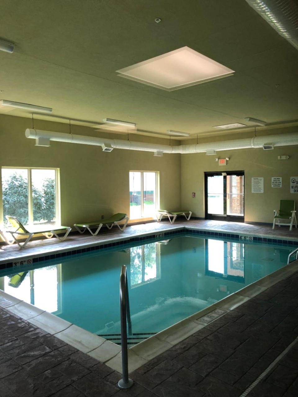 Countryview Inn & Suites Robinson 외부 사진